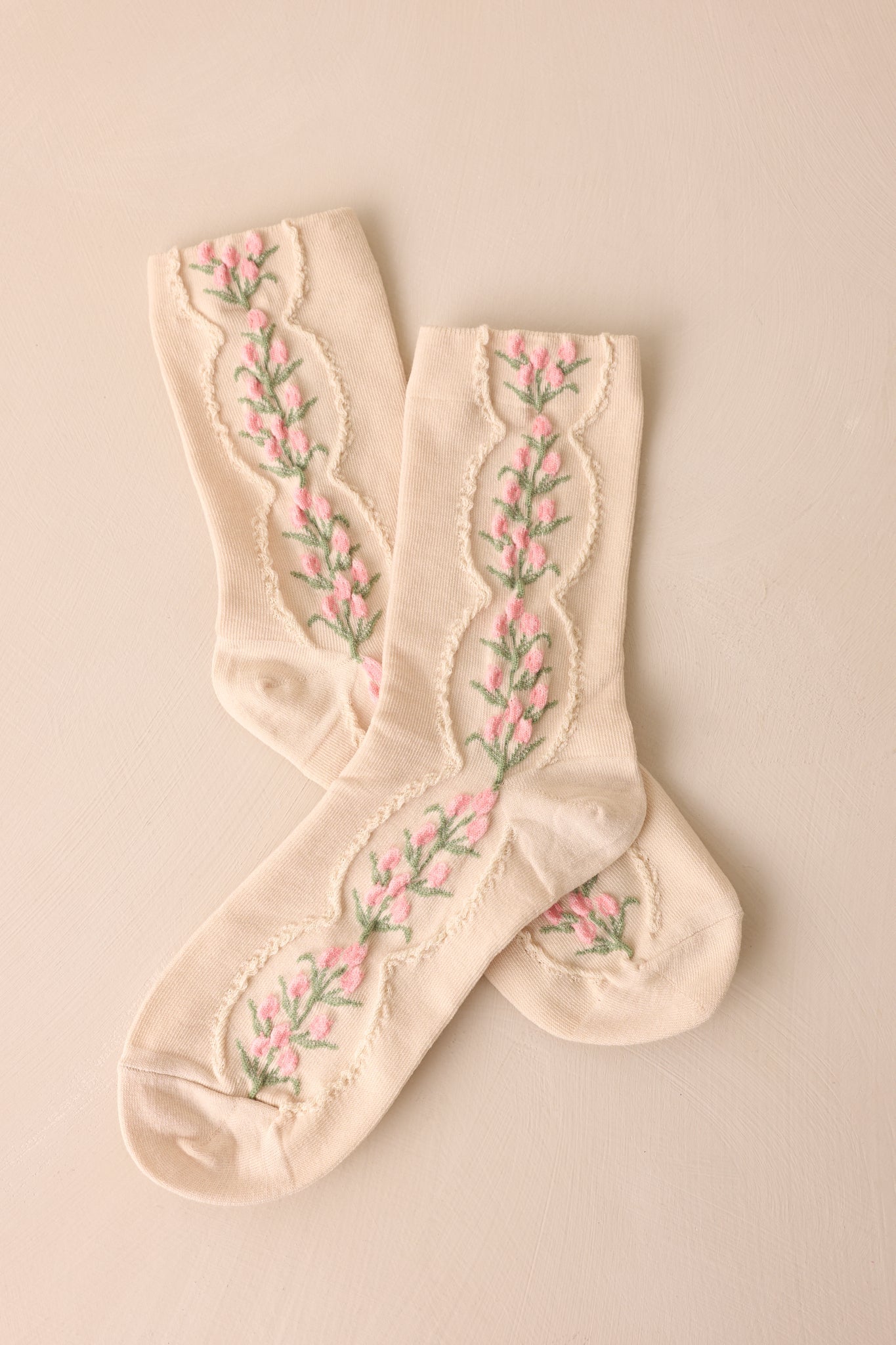 Roseate Pendant Beige Floral Crew Socks